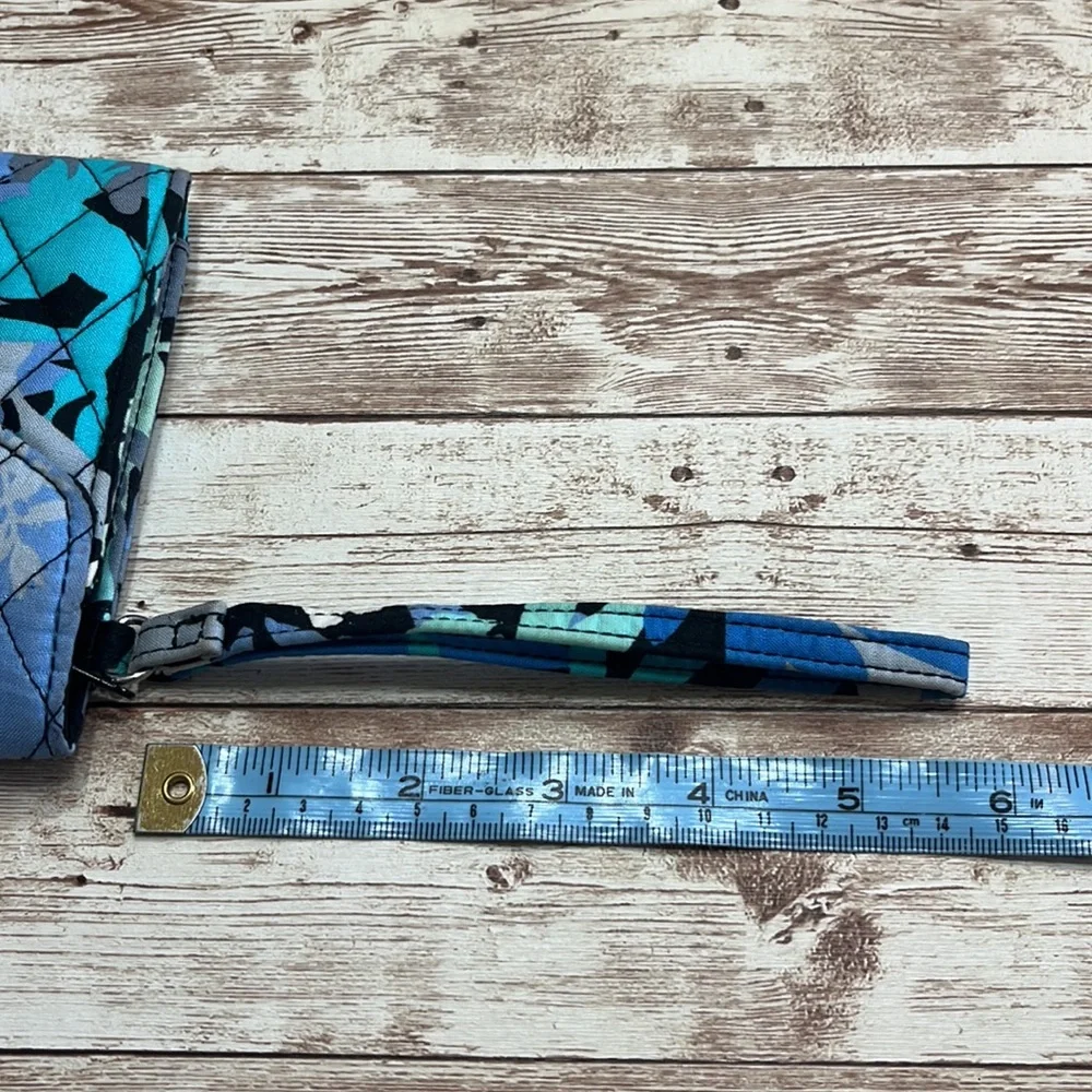 Vera Bradley Camofloral Pattern Wristlet Clutch Wallet Blue Green Tropical